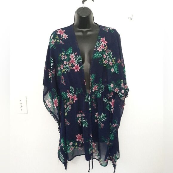 Francesca's floral cover-up - Picture 1 of 5